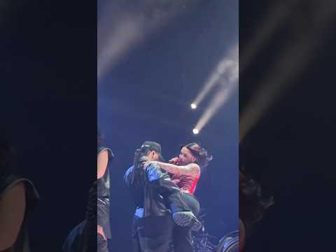 Kehlani getting freaky on stage👀