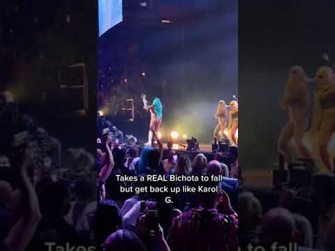 La caída de #KarolG tendrá fracturas? #karolg #anuelaa #shorts #viral #tiktok #caidas #golpe #dolor