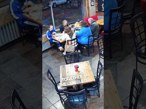 The unexpected happened while they were eating at a restaurant 😳