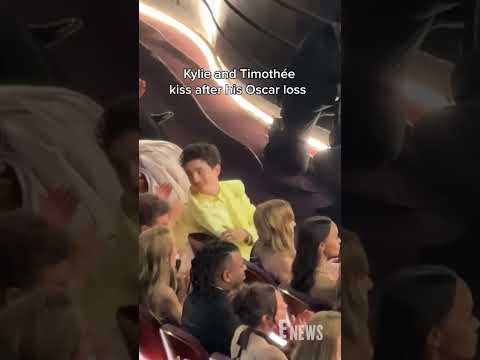 Timothée Chalamet and Kylie Jenner kiss after the Best Actor #Oscar was announced. #AwardsSeason