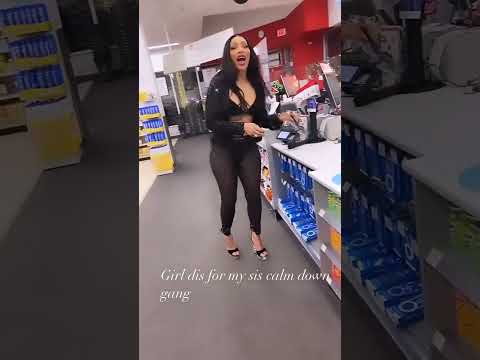 Tommie Lee Caught In The Store By A Fan!