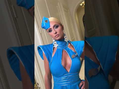 Icons support icons #halloweencostume #britneyspears | Paris Hilton