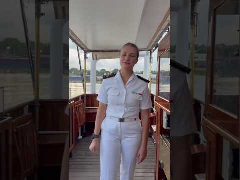 Princess Leonor wanted to send a lovely congratulation to her little sister#infanta#sofia#shorts##👑️