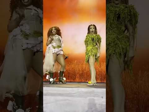 when SZA and Doja Cat SURPRISED the crowd on stage #sza #dojacat