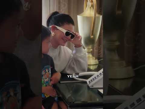 A burger for my Mommy ❤️😍 Stormi and Kylie cute moments #kyliejenner #stormi #international