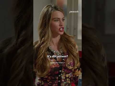 Gloria needs glasses #ModernFamily #GloriaPritchett #SofiaVergara #Shorts