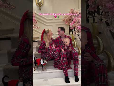 Santa gave me the everlasting gift of family this Christmas! | Paris Hilton