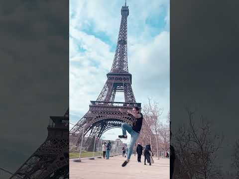 Dumar Roa en la Torre eiffel