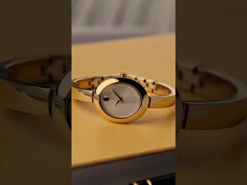 Jessica Alba in Museum Bangle