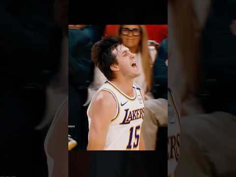 Reaves showed off for Jessica Alba 😏 #shorts