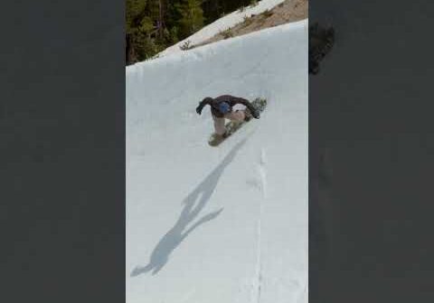 No one else can do this halfpipe trick 🤯 #snowboarding #shorts