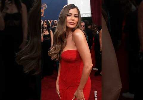 “Stunning. Beautiful. Gorgeous” Sofia Vergara!! 👏 #emmys #sofiavergara #livefrome #glambot #bts