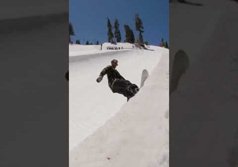 Mini-pipe Master Chris Bradshaw 👑 Pure Style at Bear Mountain! #shorts #snowboarding #bearmountain