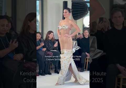 #ytshorts #fashion #parisfashionweek #hautecoutureweek #schiaparelli #SS25 #kyliejenner