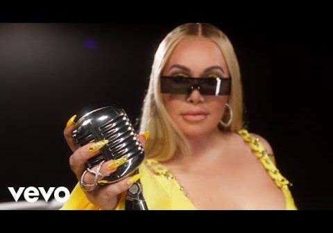 chiquis-abeja-reina.jpg Chiquis – Abeja Reina