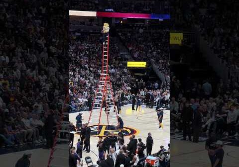 this-is-why-the-nuggets-mascot-makes-over-600k-a-year-shorts.jpg THIS is why the Nuggets Mascot makes over $600K a year!🤯 #shorts