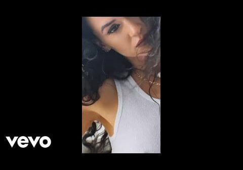 Kat Dahlia – Balcón (Pseudo Video)