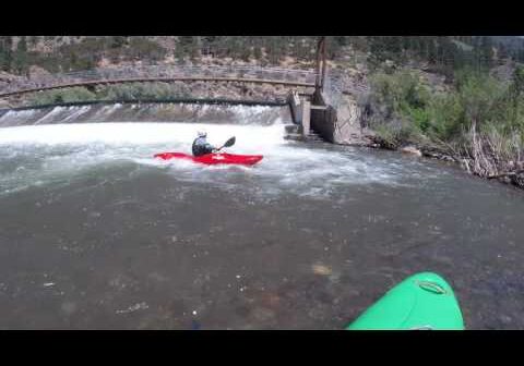 Kayaking the Headhunter Dam on the Truckee River at 1300 cfs