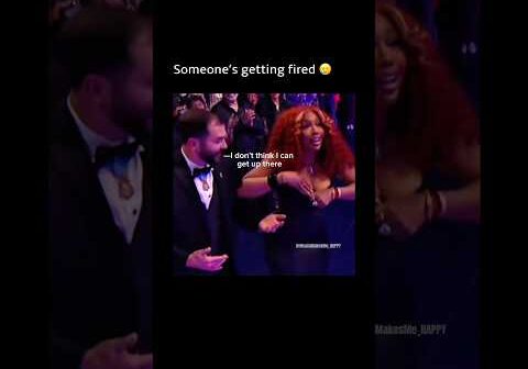SZA dress malfunction she couldn’t get up the stairs 😭 #music #sza