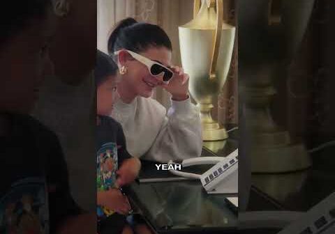 A burger for my Mommy ❤️😍 Stormi and Kylie cute moments #kyliejenner #stormi #international