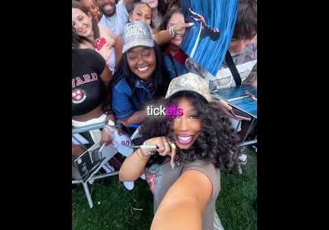 SZA SHOUTS OUT Fan 🥹🎤