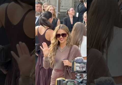 Jessica Alba attending Tory Burch Spring 2026 #NYFW #jessica #jessicaalba #streetstyle #toryburch
