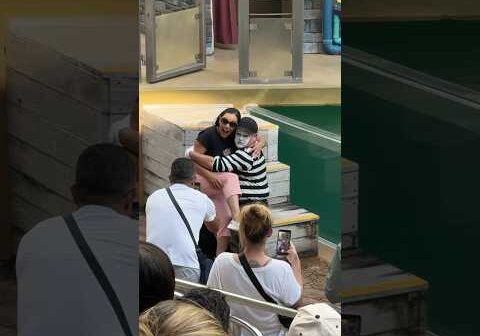 They has no idea this was gonna happen 🤣 Tom mime Seaworld #seaworldmime #tomthemime #funny