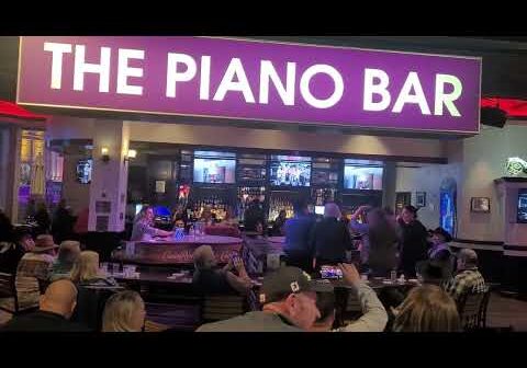 Dualing pianos Harrahs Casino #caesarentertainment #gonnahappen