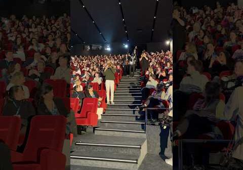 This is what happens when you play Star Wars in a Cinema..😱🍿