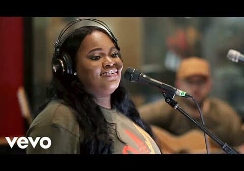 Tasha Cobbs Leonard – Gracefully Broken