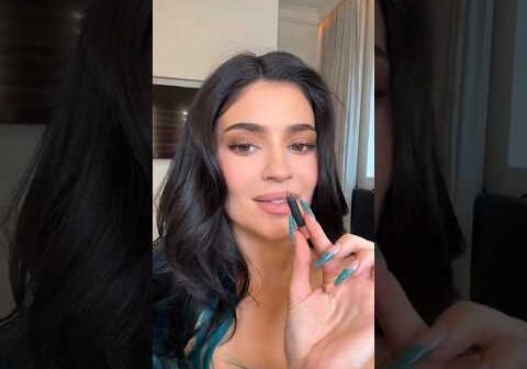 Kylie Jenner Can’t Believe Ariel Still Has Her OG Lip Liner! #kyliecosmetics #kylie #shorts