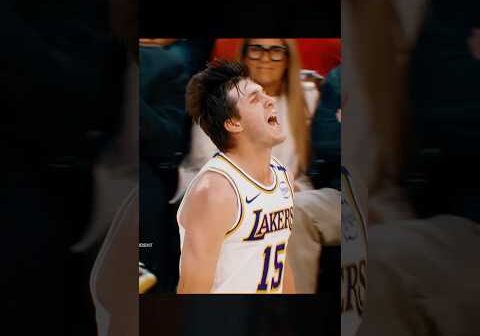 Reaves showed off for Jessica Alba 😏 #shorts