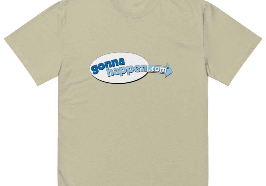 Beige T-shirt with "gonna happen" logo.